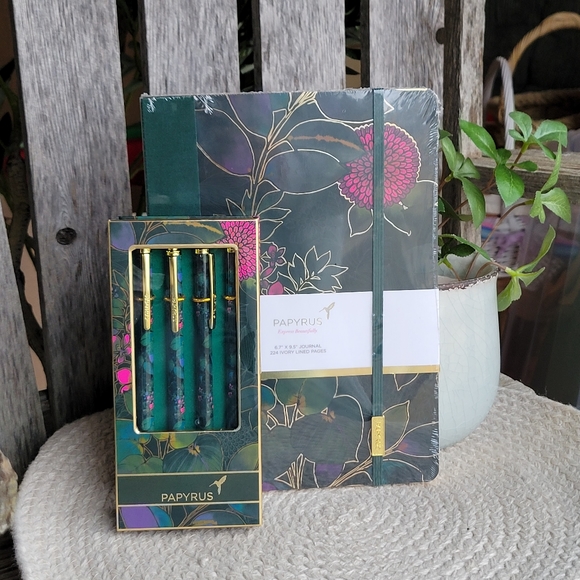 Papyrus Other - 🔹HP🔹️Papyrus Express Beautifully floral embossed journal + mechanical pencils
